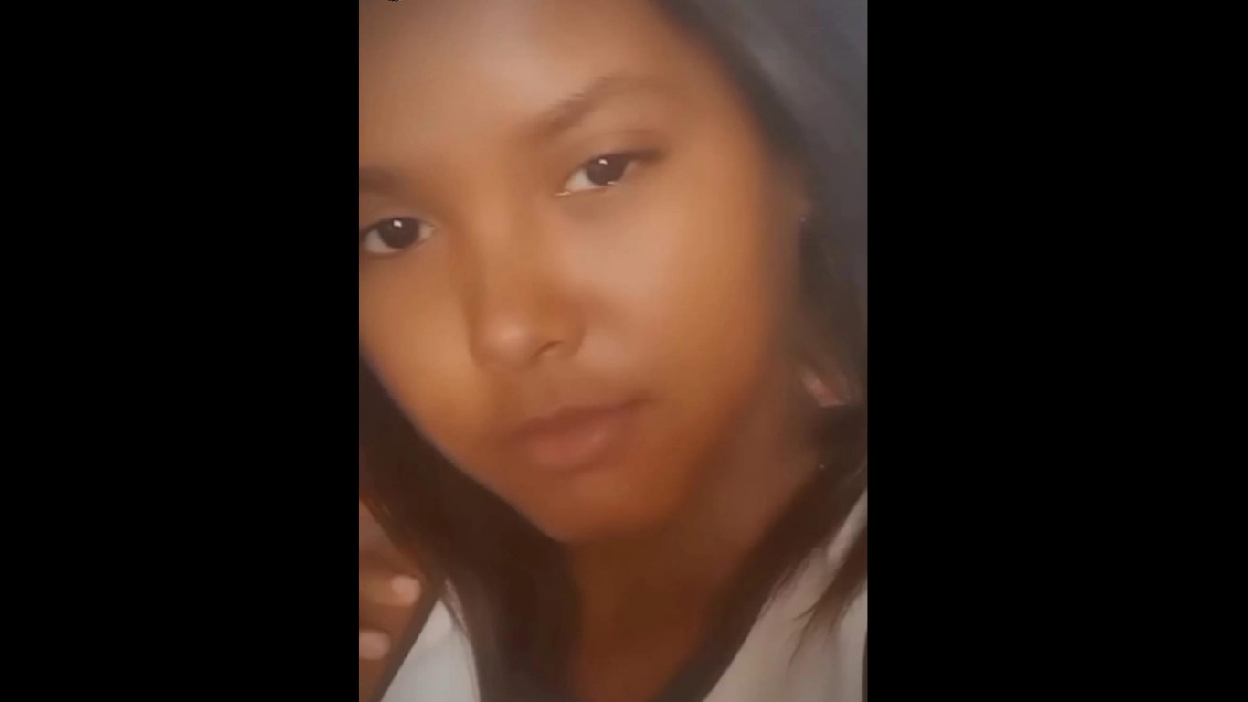 Adolescente de 14 anos é morta a tiros pelo namorado em Venturosa