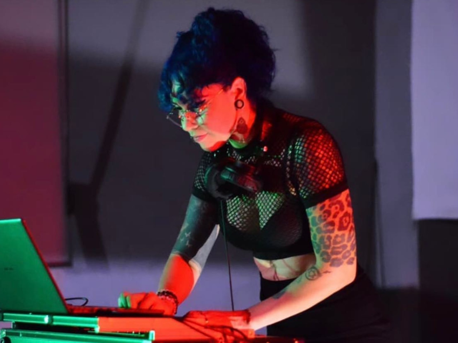 Professora e DJ, acreana concilia sala de aula com pistas de festas em Rio Branco: 'Não é só dar play'