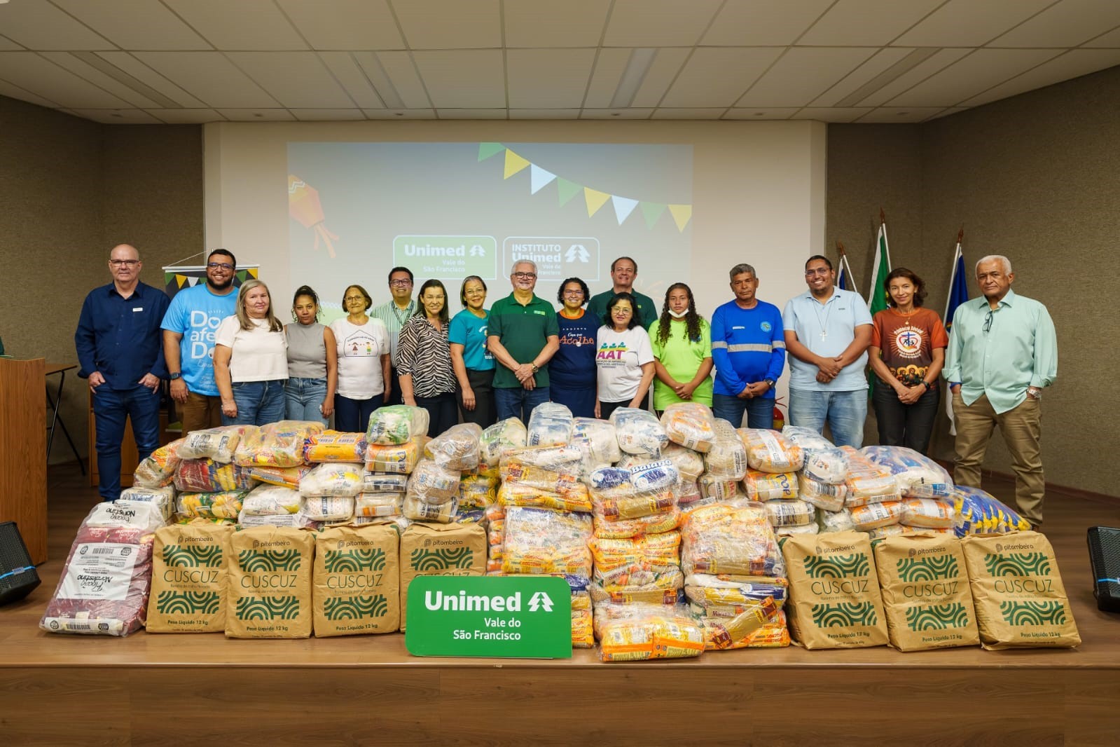 Unimed Vale do São Francisco doa 15 toneladas de alimentos