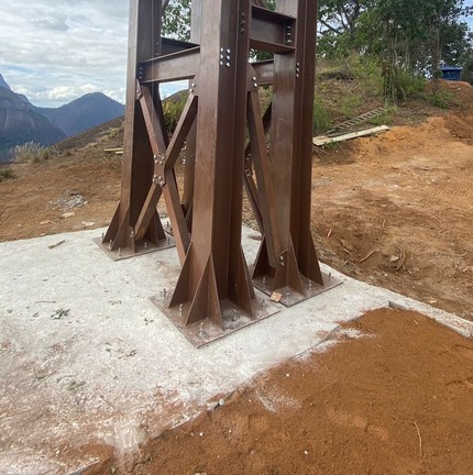 Construção da tirolesa de Pancas, no ES — Foto: Divulgação/Guia Vertical