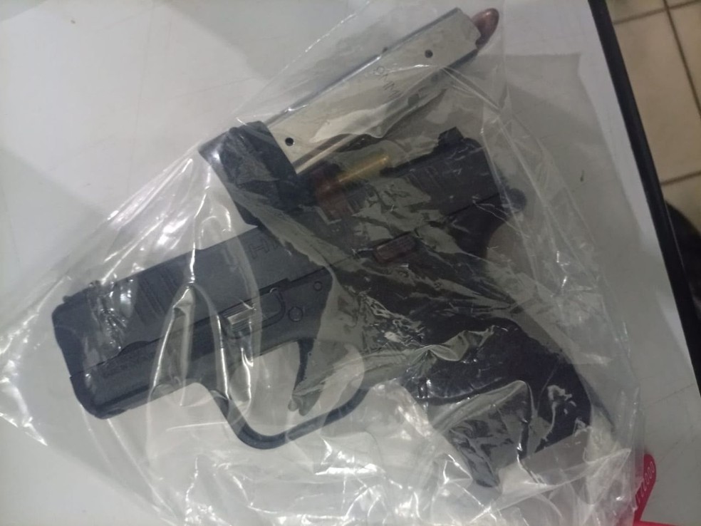 Arma utilizada no crime. — Foto: Tá Na Mídia Naviraí.