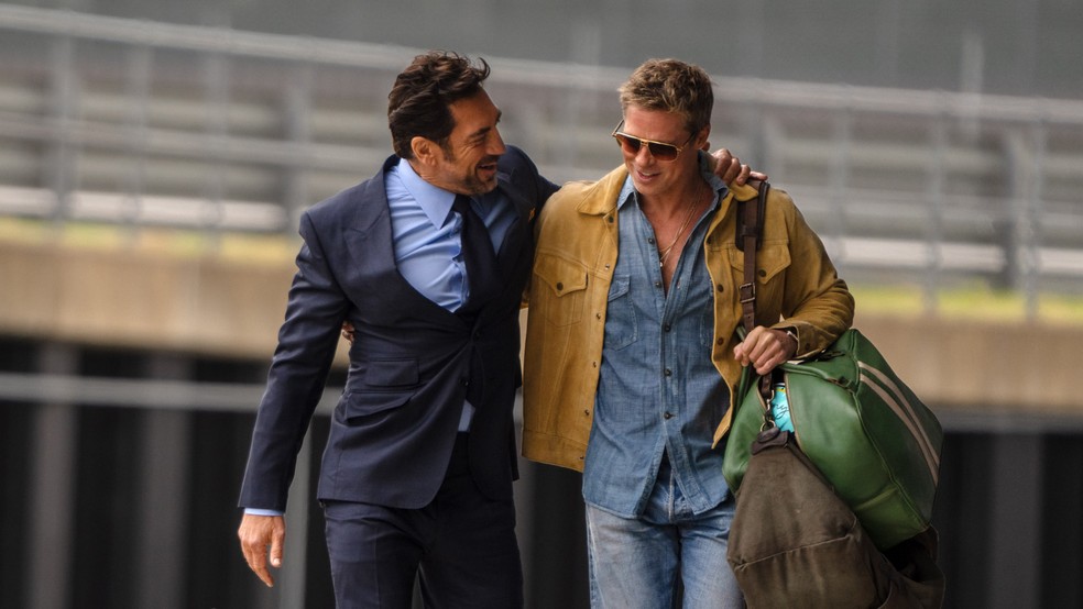 Javier Bardem e Brad Pitt em cena de 'F1: O filme' — Foto: Divulgação