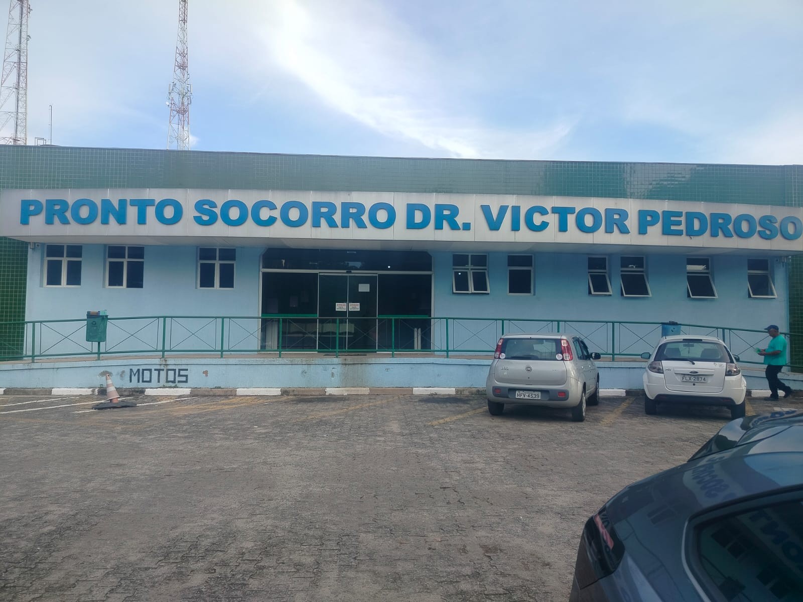 Suspeito de se passar por médico e atender pacientes é denunciado à polícia após funcionária notar nome diferente em PIX