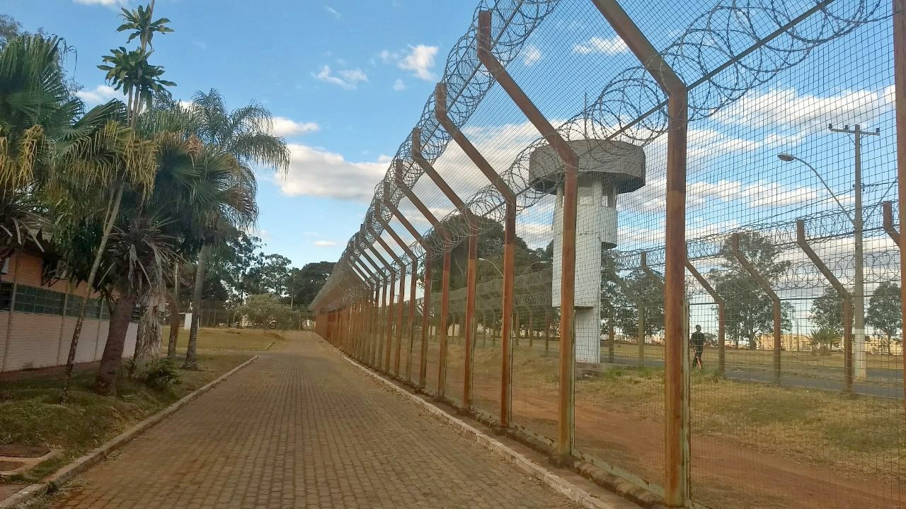 Jovens fogem de Unidade de Internação do Recanto das Emas, no DF