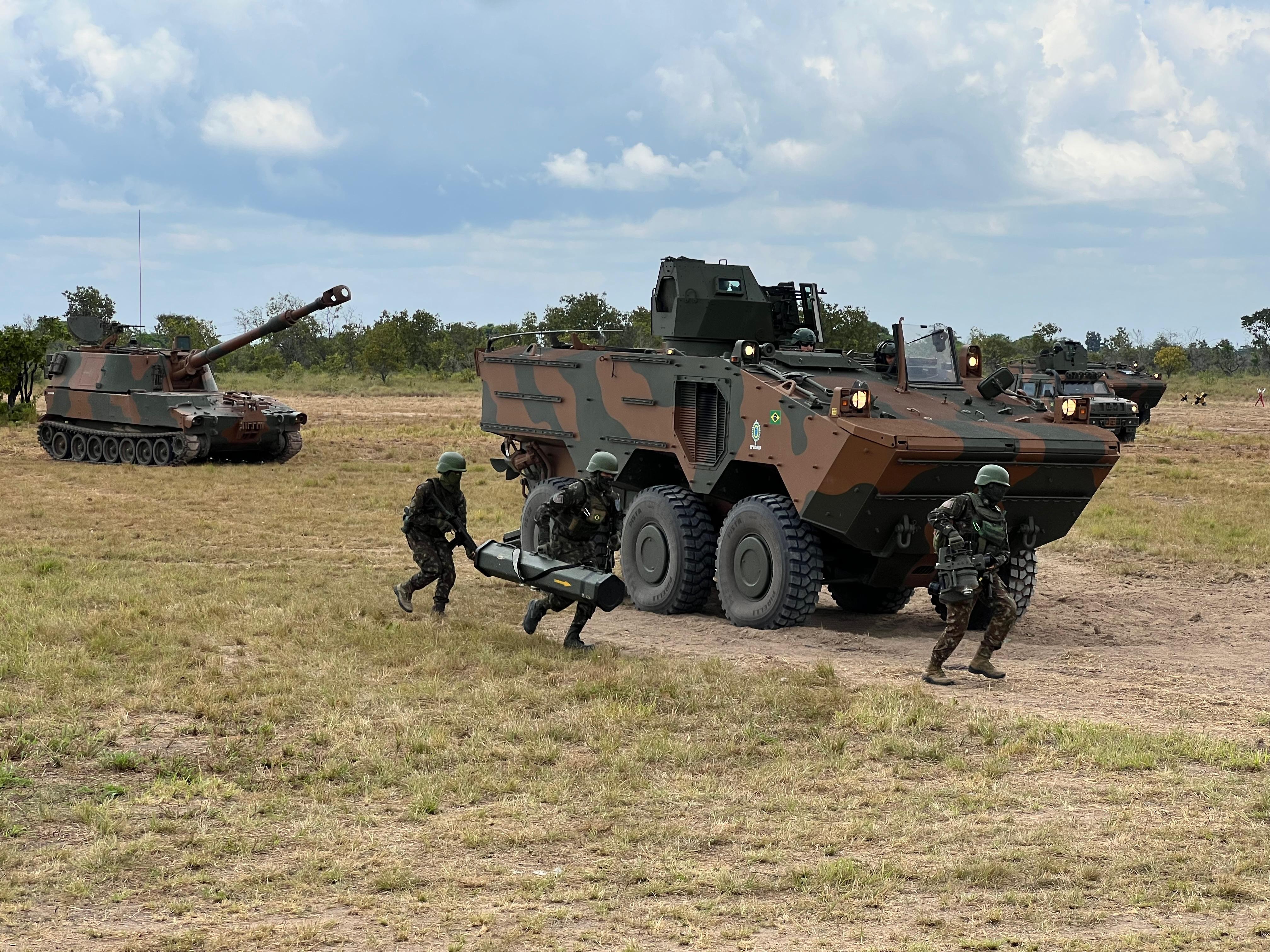 É #FAKE que vídeo mostre presença de 10 mil tropas brasileiras na fronteira com a Venezuela; cena é de treinamento militar já encerrado