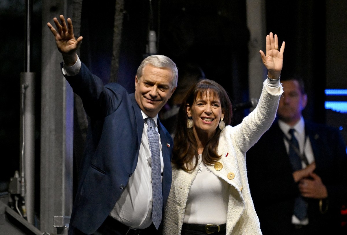 Kast adota o tom conciliador e reduz expectativas sobre mudanças radicais no Chile