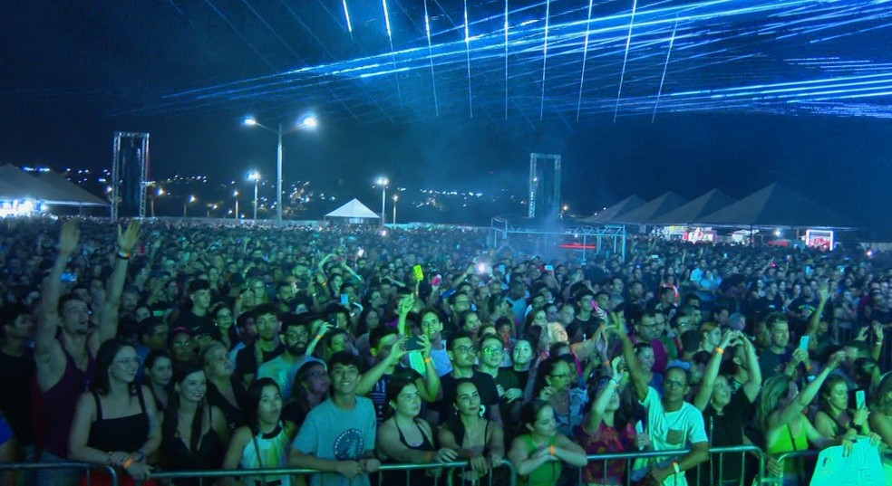 Show do Alok agitou a pequena Gavião Peixoto | Foto: Renan Ciconelo/EPTV