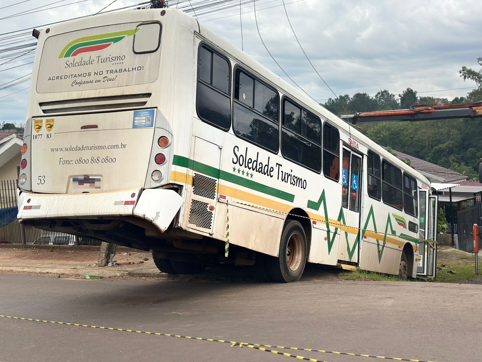 Motorista desce de ônibus para fazer ajuste, é atropelado pelo veículo e morre em Lajeado