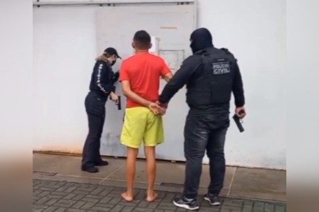 Polícia prende líder de grupo criminoso envolvido em chacina de quatro mulheres na Grande Fortaleza; vídeo