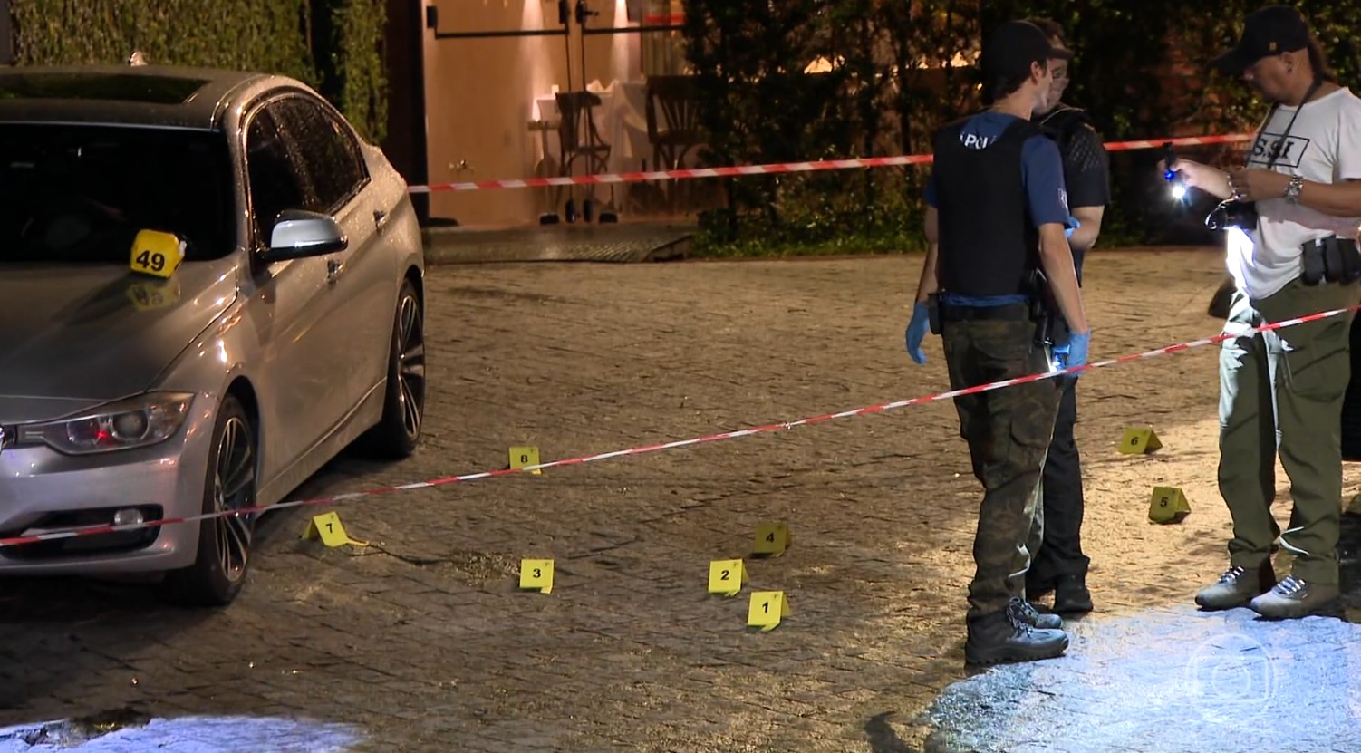 Médico mata dois colegas a tiros em frente a restaurante em Barueri, na Grande SP