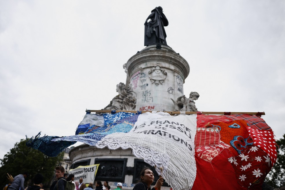 Franceses protestam contra a extrema direita na Praça da República, em Paris, no dia 7 de julho de 2024 — Foto: Yara Nardi/Reuters