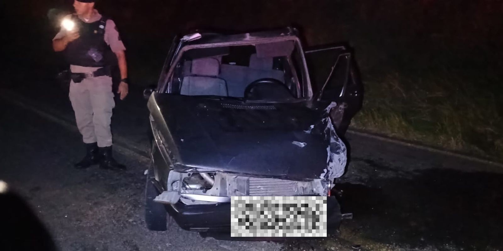 Adolescente pega carro do avô escondido, entra na contramão em rodovia e bate em outro veículo na MG-126