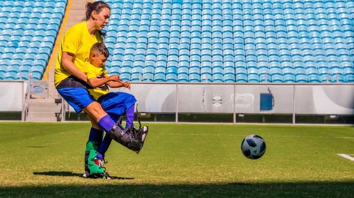 Crian as cadeirantes realizam sonho de jogar futebol em campeonato