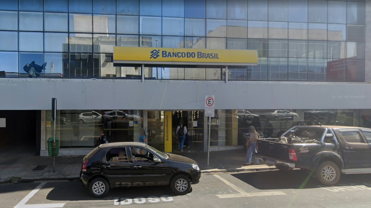 Homem ameaça incendiar agência bancária após se irritar com atendimento em Uberlândia