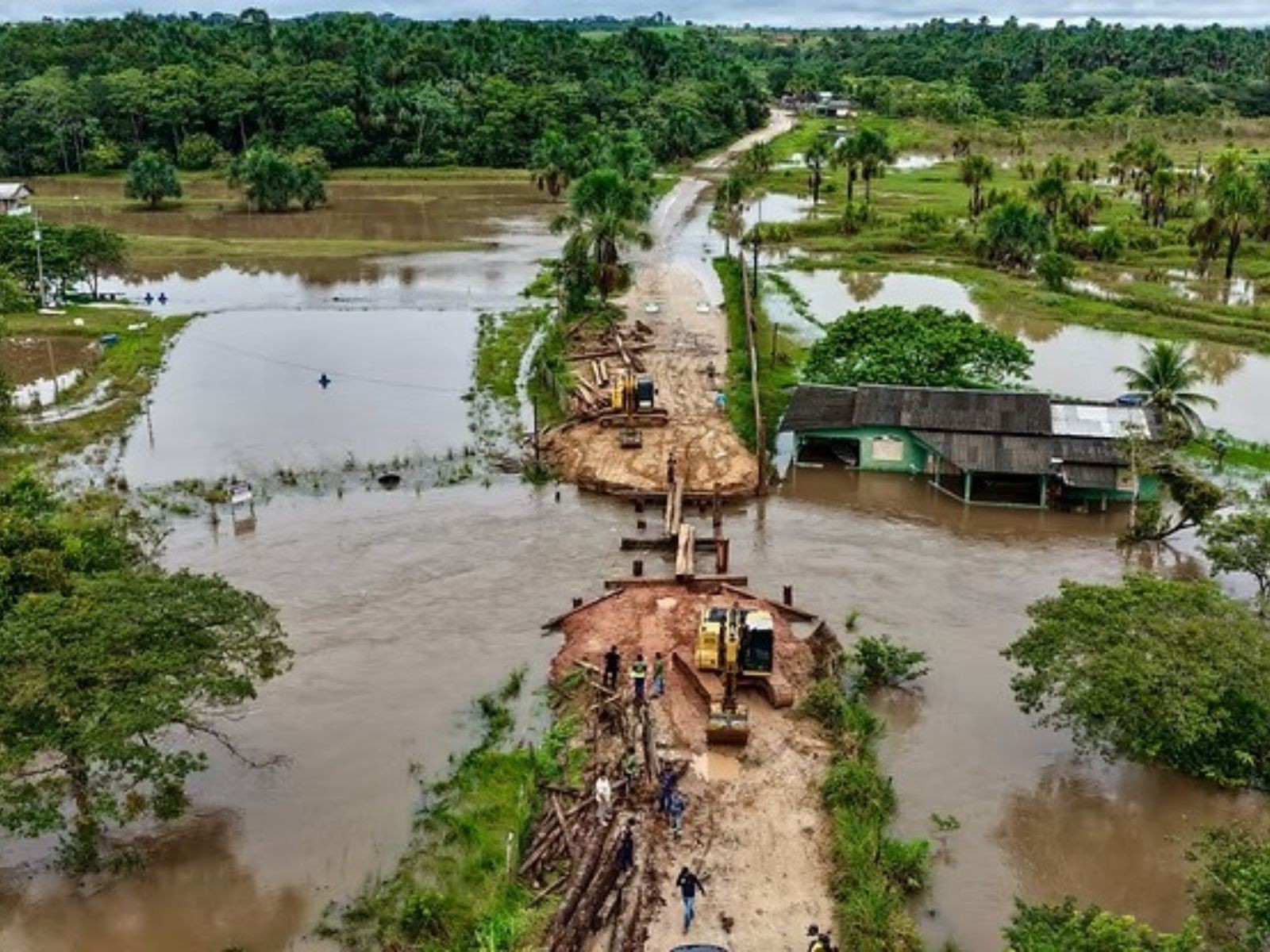 Cidade do Acre tem comunidades isoladas e famílias desalojadas após chover 120 milímetros em 2 dias