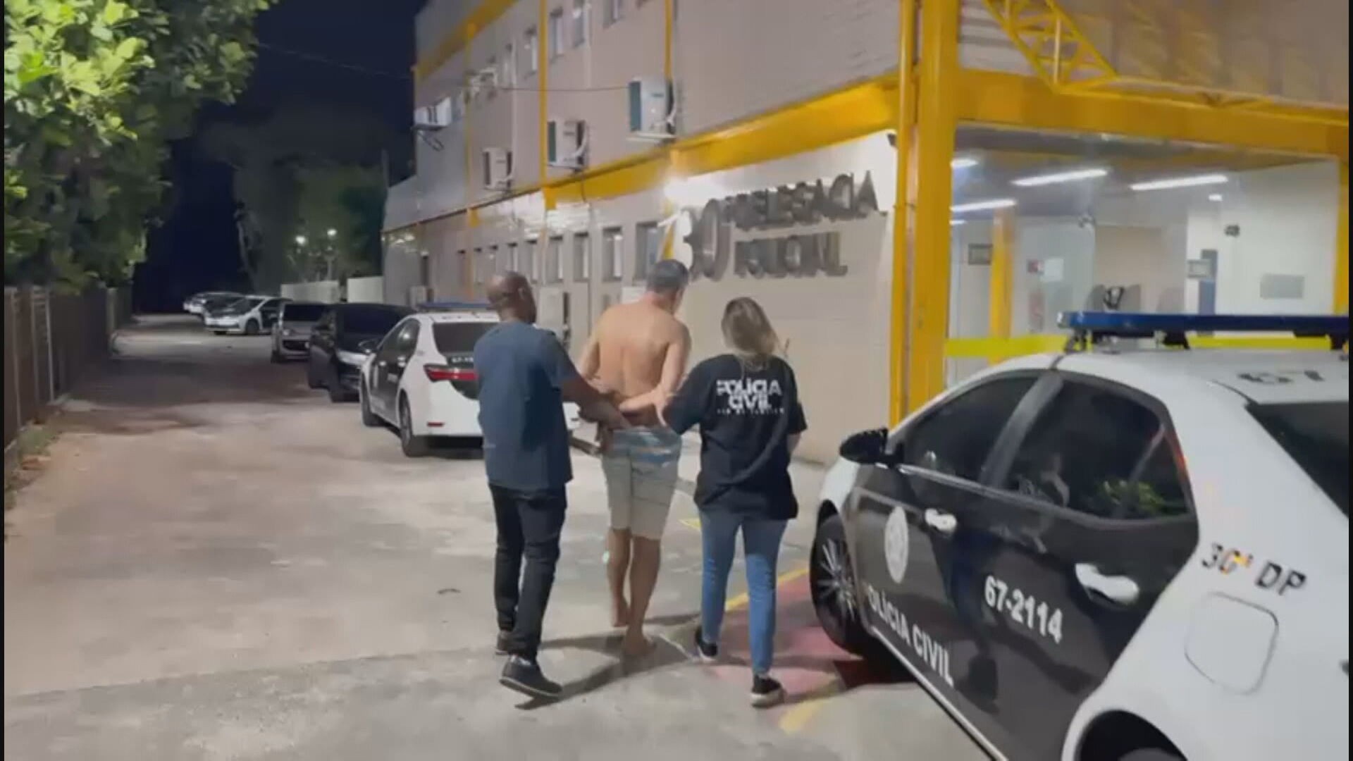 Pai é preso suspeito de maltratar cinco filhos e cadela no Rio; 'Vou marcar você pra sempre', ameaçou homem