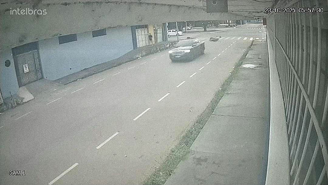 Câmera registra fuga de motorista após acidente em Porto Velho
