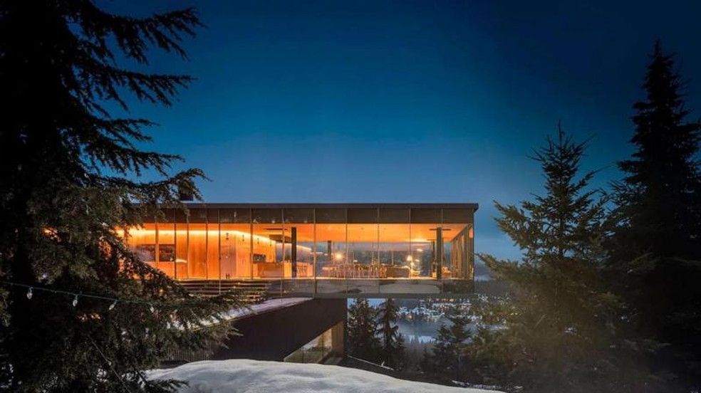 A Flag House fica no Canadá, mas foi projetada por um escritório brasileiro — Foto: BBC