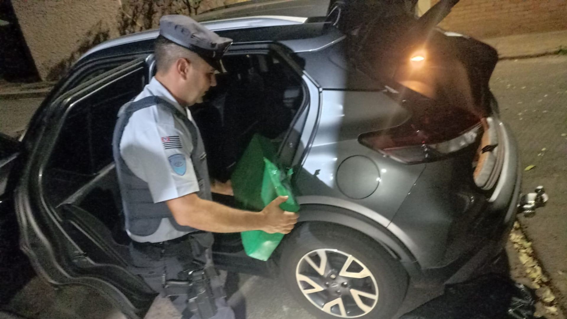 
Polícia Rodoviária apreende mais de 300 quilos de maconha dentro de carro em rodovia do interior de SP