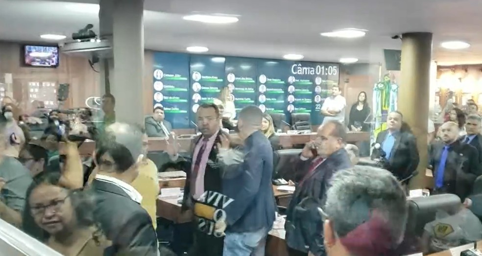 Confusão foi registrada na Câmara Municipal de Mossoró — Foto: Reprodução/Inter TV Cabugi