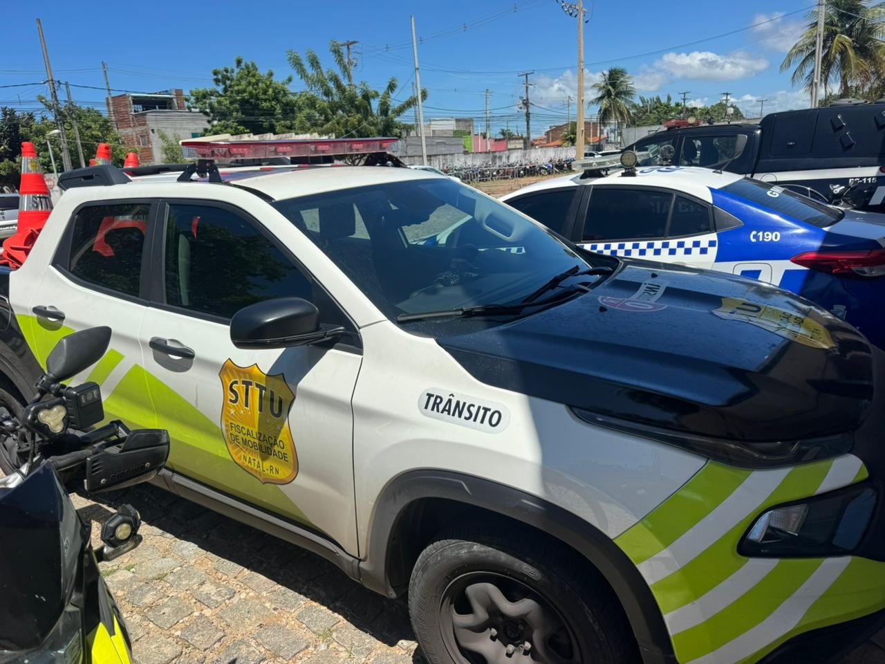 Homem é preso ao ser flagrado dirigindo embriagado em Natal; carro tinha R$ 11 mil em multas