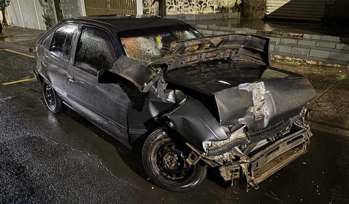 Motorista é preso após bater em caminhão e deixar vítima em estado grave em Limeira; suspeito estava embriagado, diz polícia