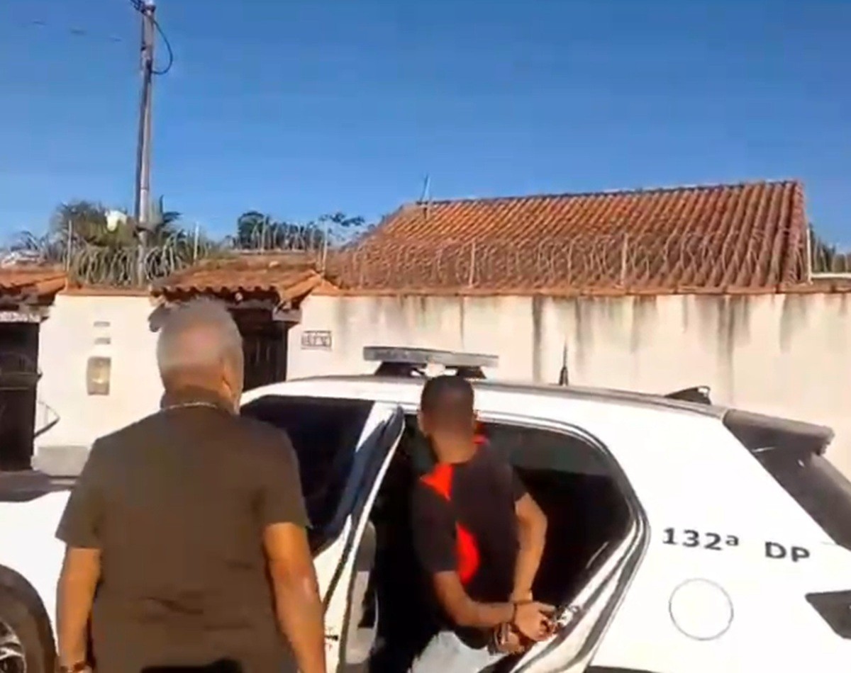 Homem é preso suspeito de tentar estrangular companheira com carregador em Arraial do Cabo