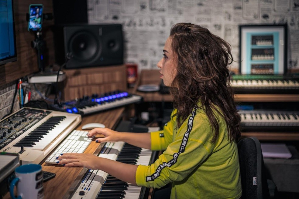 1 de 7
Sem sair de casa, Mati Jacintho j&aacute; gravou para grandes nomes da m&uacute;sica brasileira &mdash; Foto: Arquivo pessoal
