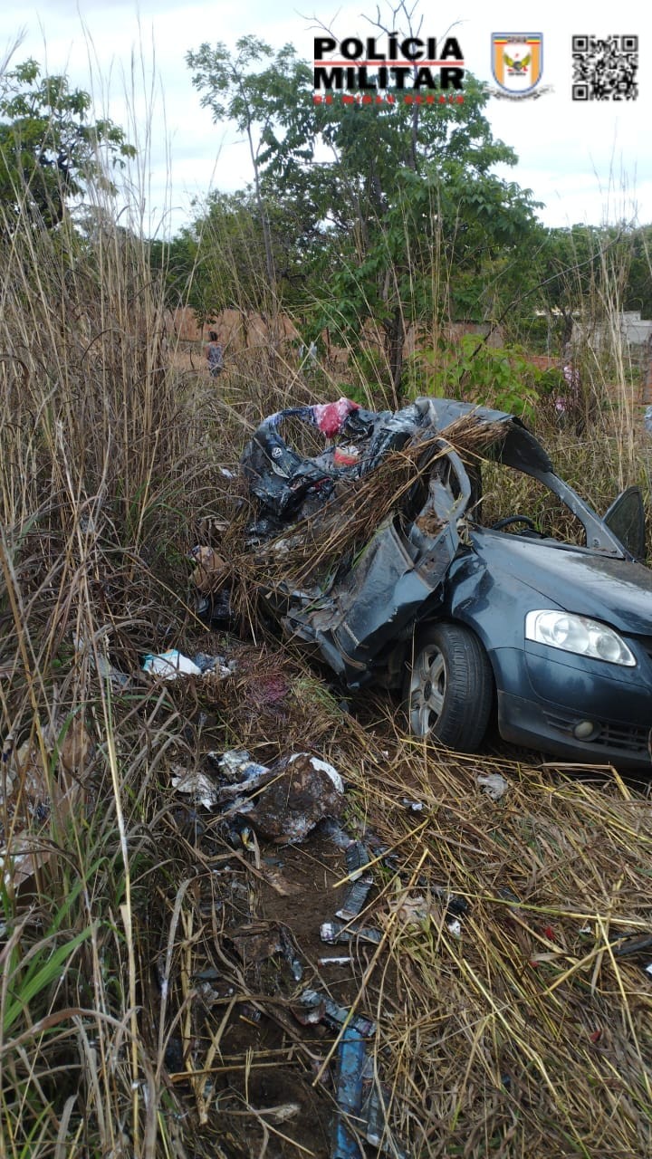 Carro bate de frente com caminhão e deixa duas mulheres mortas na MGC-259, em Inimutaba