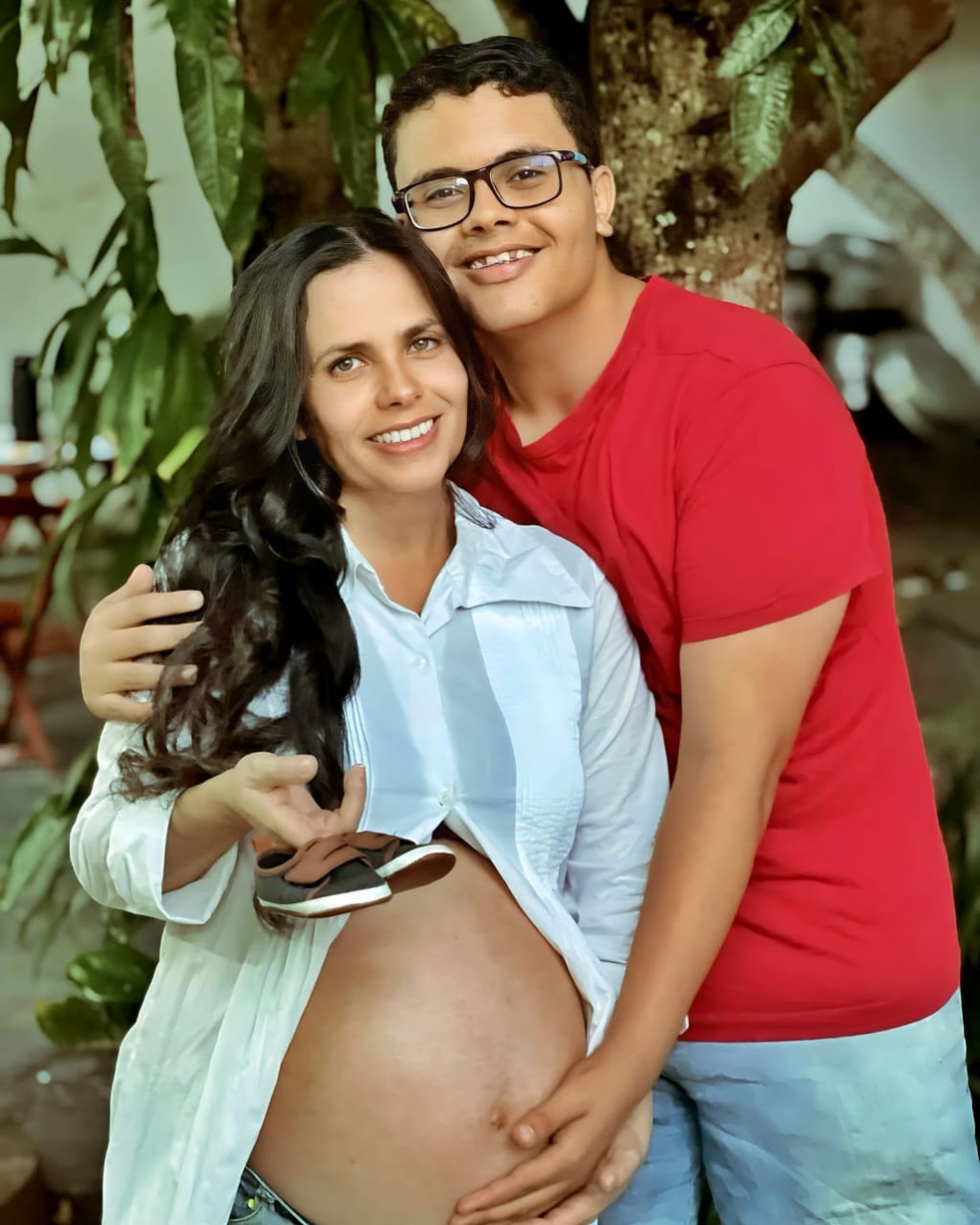 Joseane Cavalcanti, fundadora do 'Abrace um RN', tem dois filhos e transformou a dor para ajudar outras mães — Foto: Arquivo Pessoal/Joseane Cavalcanti
