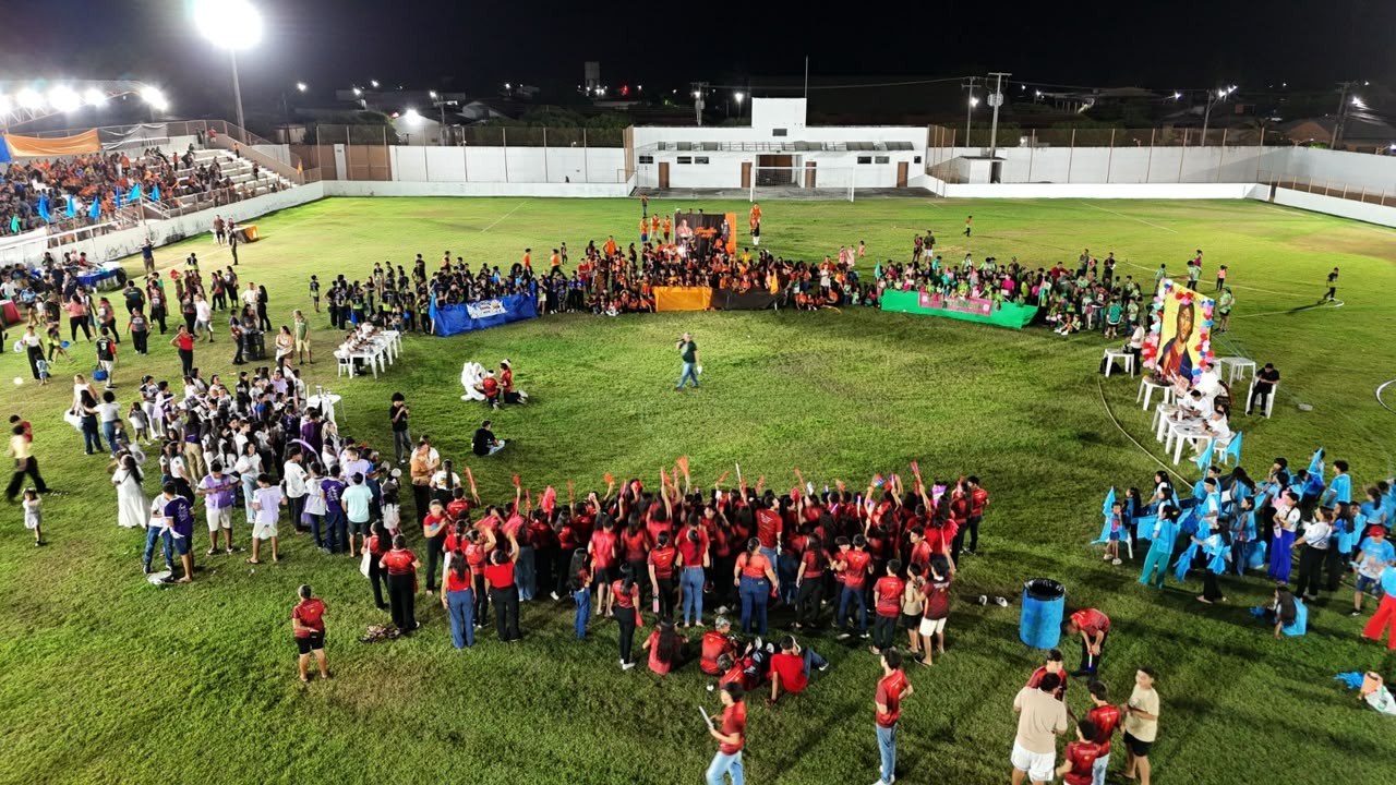 Gincana bíblica reúne famílias em caminhada pelas ruas de Terra Santa, no Pará