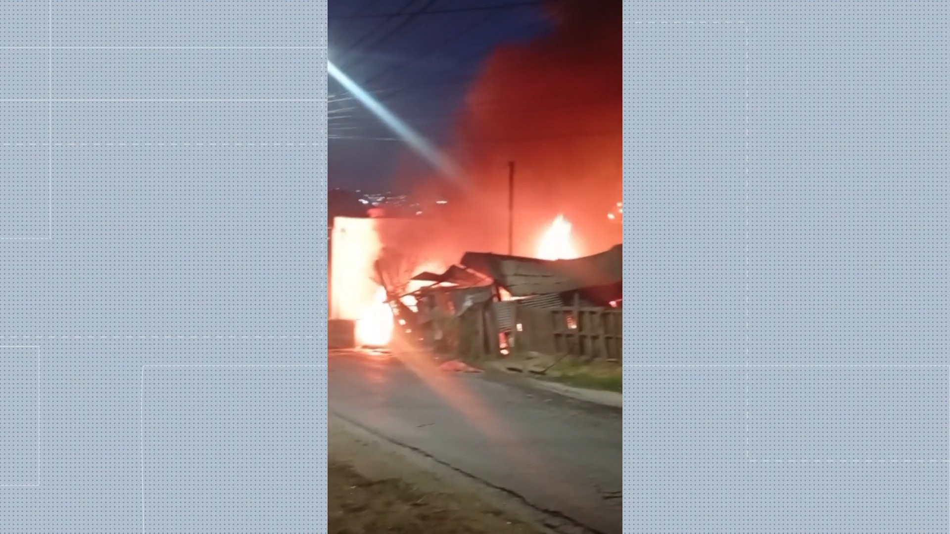 VÍDEO: incêndio destrói carros e trailer no bairro Capitão Eduardo, em BH