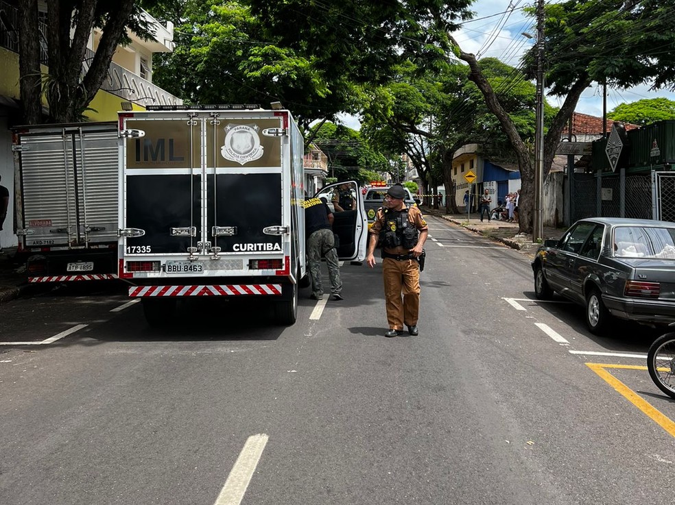 Empresário foi morto dentro de lanchonete, em Paranavaí (PR) — Foto: Evandro Oliveira/RPC