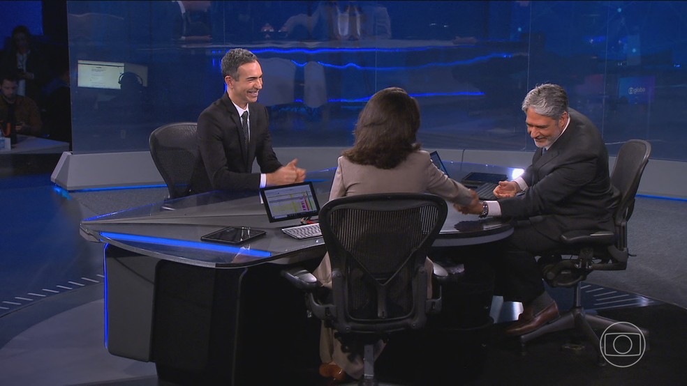 Csar Tralli, Willian Bonner e Renata Vasconcellos na bancada do Jornal Nacional  Foto: Jornal Nacional/ Reproduo
