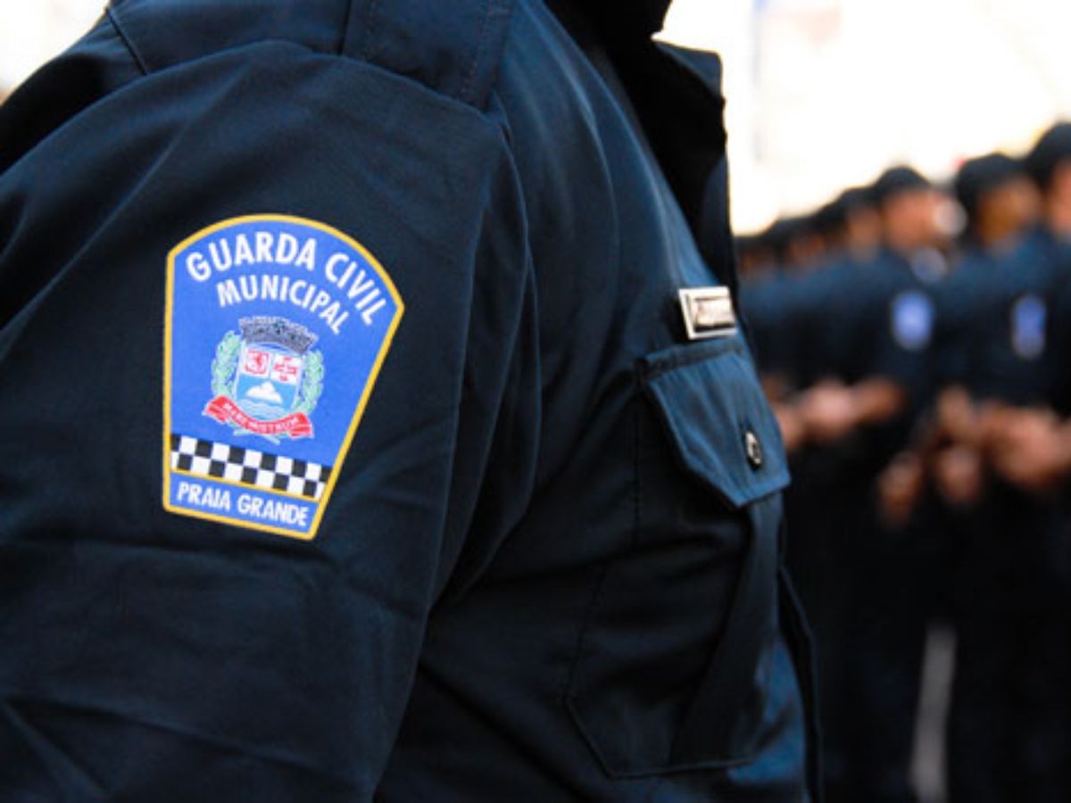 Homem morre baleado após apontar arma para guardas municipais no litoral de SP