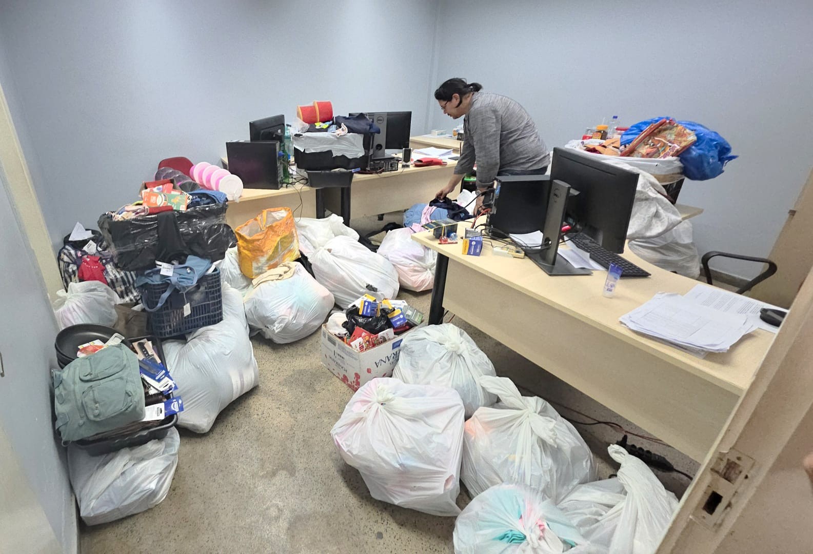 Mulher é presa suspeita de vender produtos furtados de lojas de departamento de Manaus