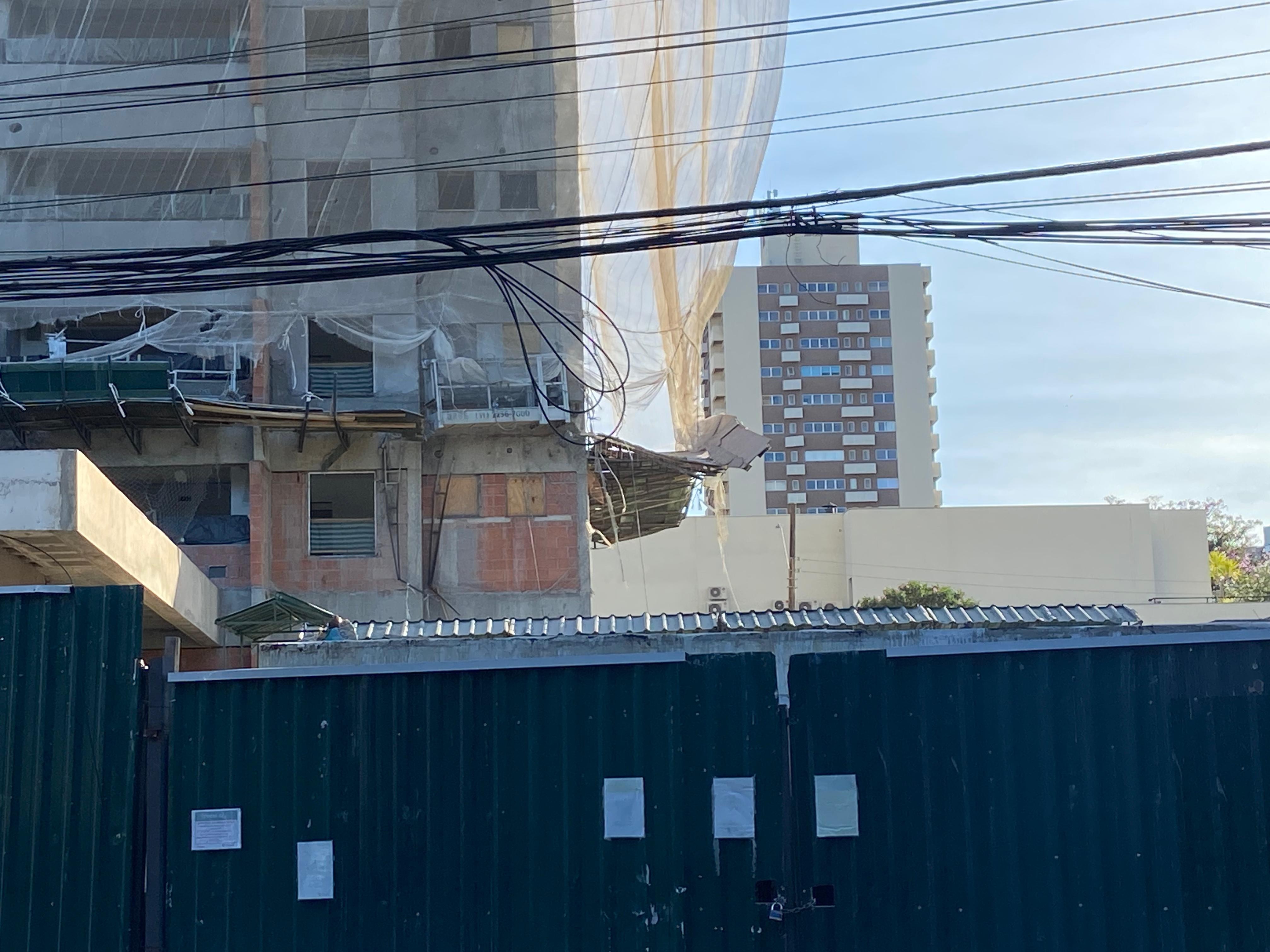 Andaime de prédio em construção despenca e deixa feridos em Sorocaba 