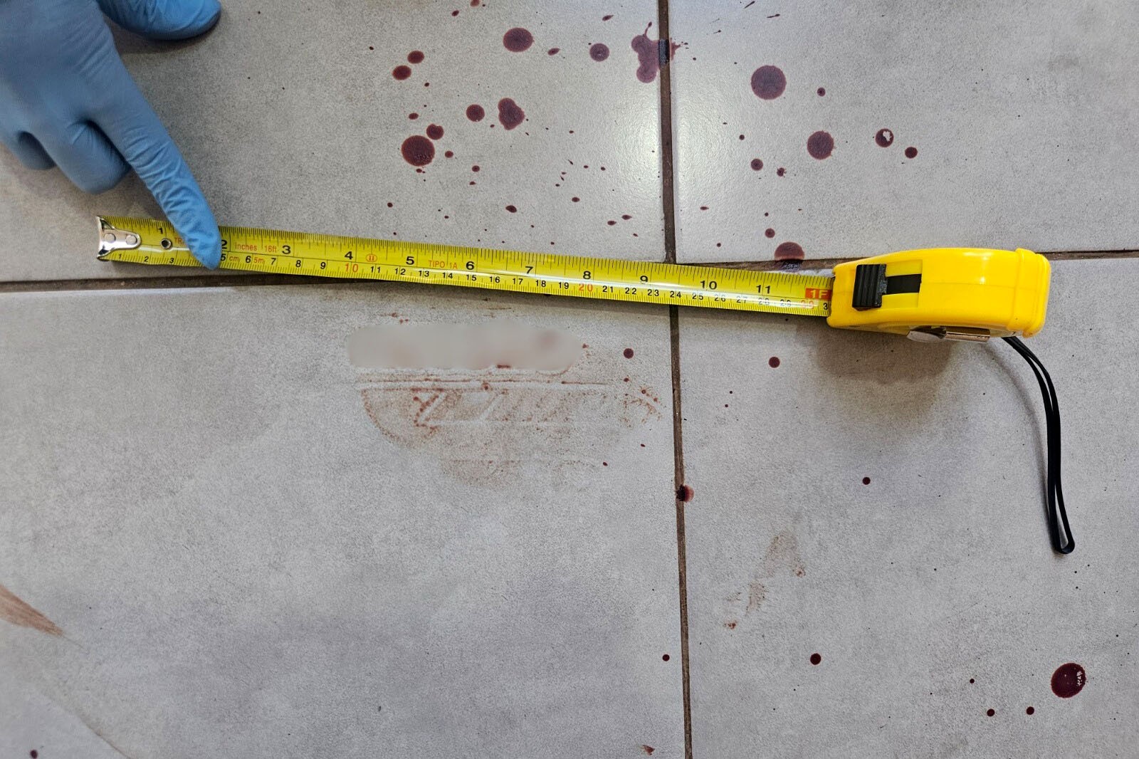 Peritos identificam suspeito de feminicídio a partir de pegada com sangue no Paraná; saiba como trabalho foi feito