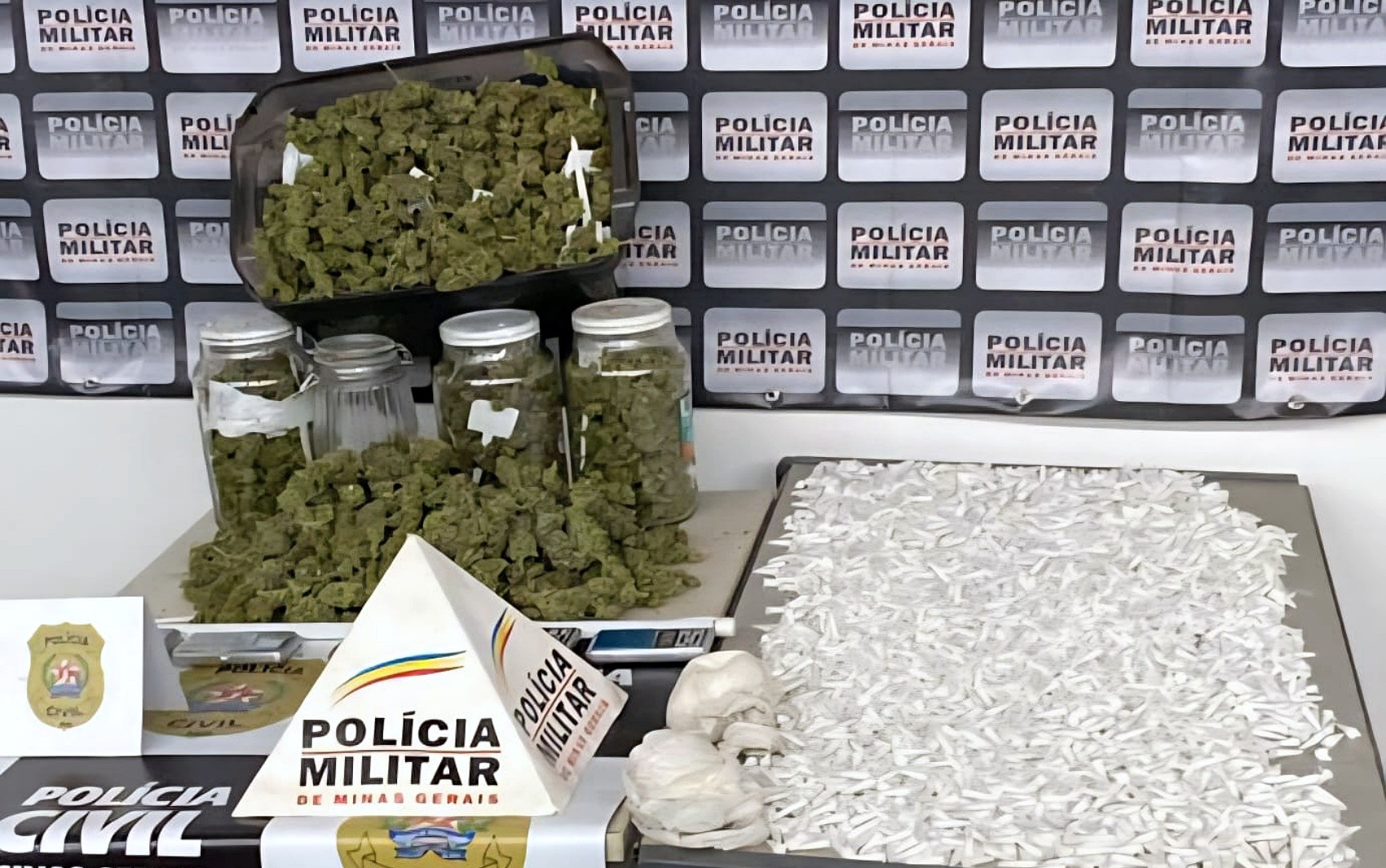 Operação apreende quase 4 mil pinos de cocaína e prende três pessoas em Passos, MG