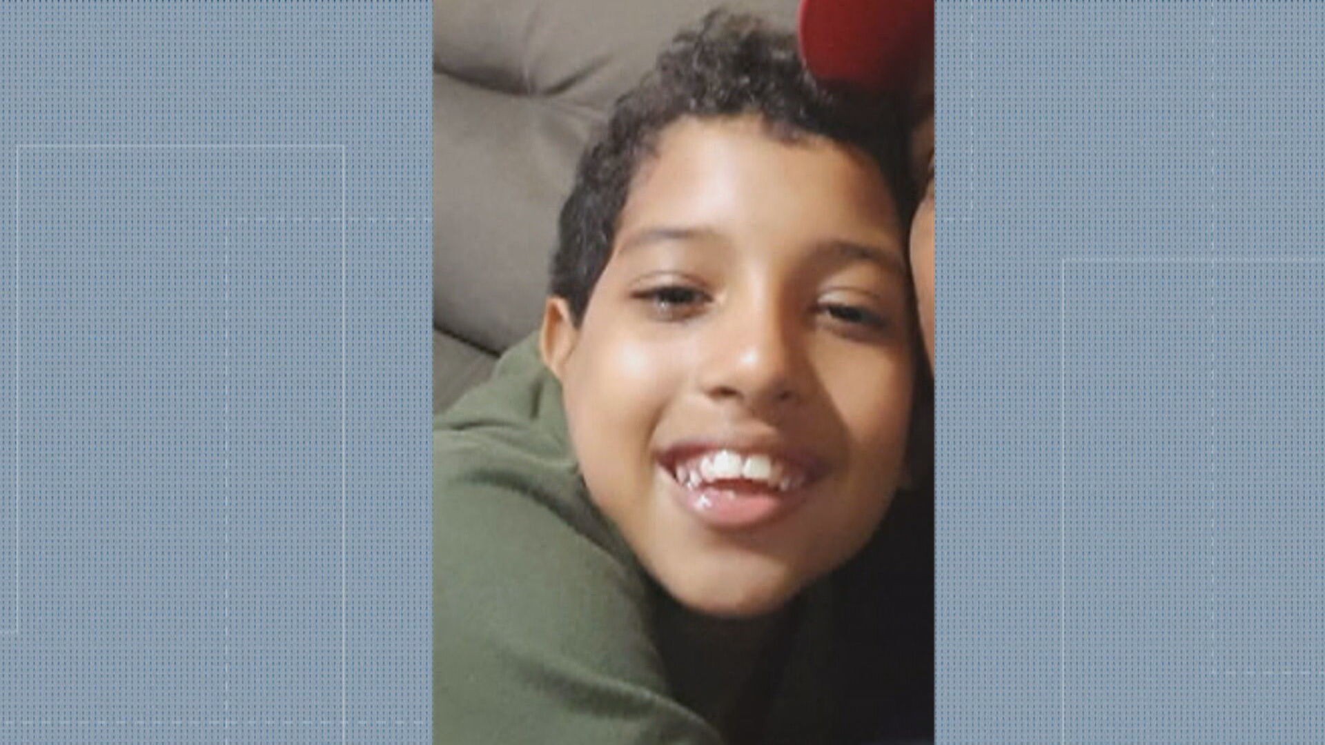 'Faleceu nos braços do irmão', diz tio de menino atingido por bala perdida na quadra de condomínio na Pavuna