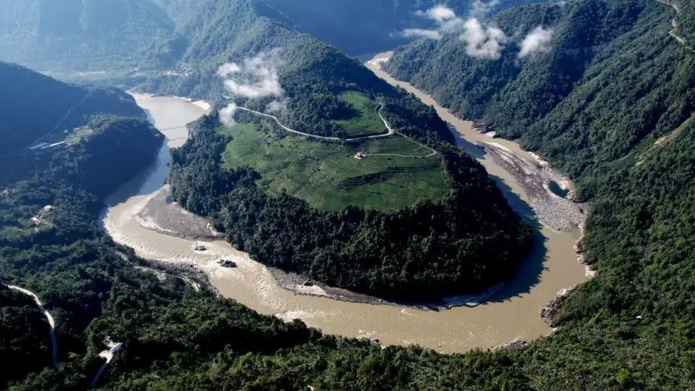 O Rio Yarlung Tsangpo percorre o Planalto Tibetano. — Foto: Getty Images via BBC