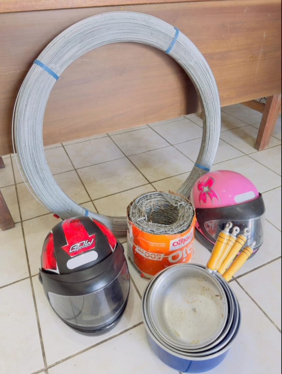 Objetos de idosos foram recuperados com suspeitos de receptação — Foto: Reprodução/Rede Amazônica Acre