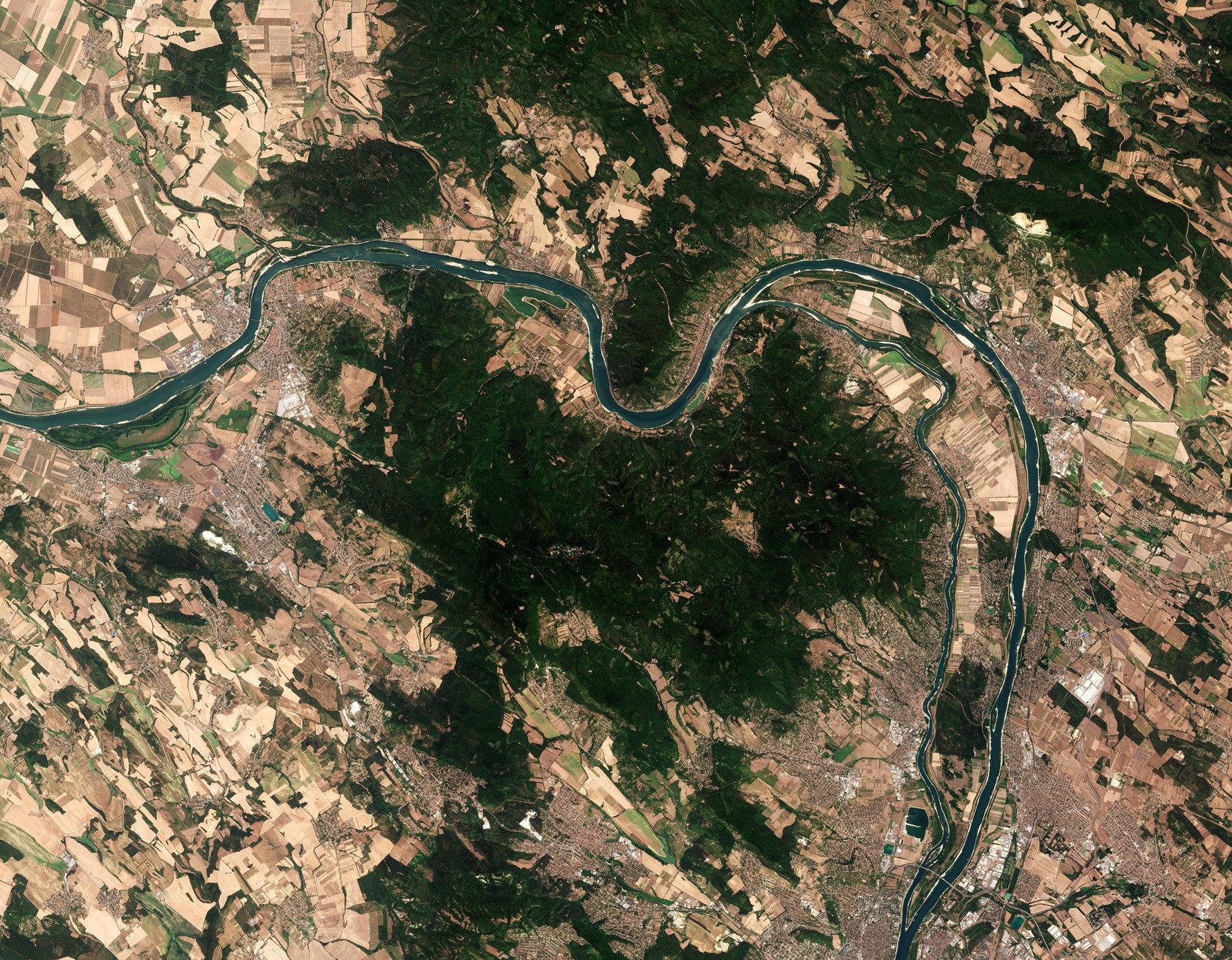 ANTES E DEPOIS: imagens de satélite mostram efeitos da seca extrema na Europa