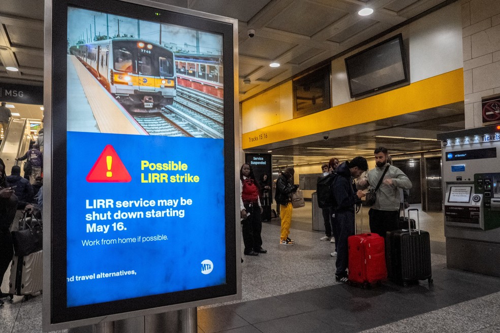 Outdoor já anunciava possibilidade da greve no dia 15 de maio. — Foto: David Dee Delgado / Reuters