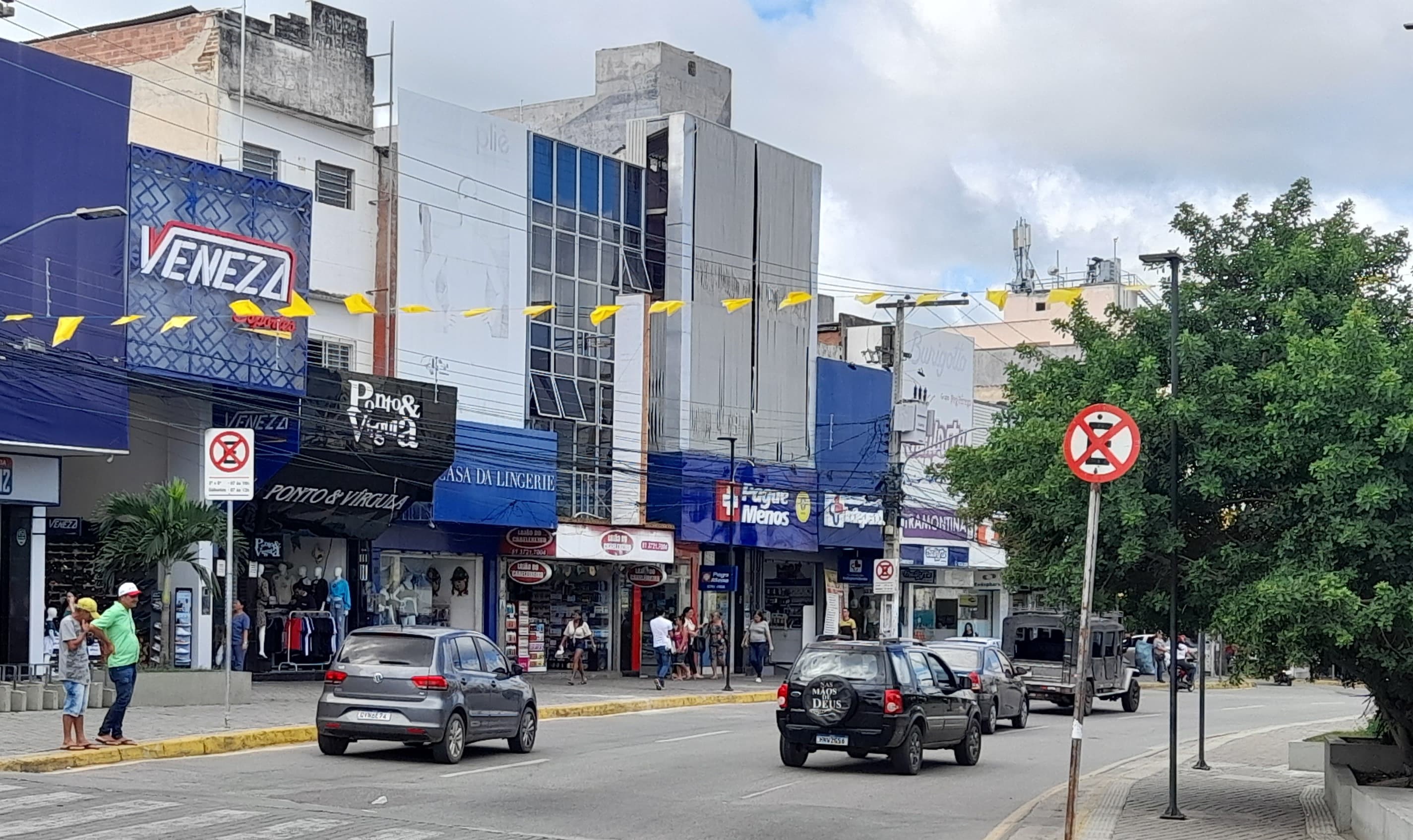 Carnaval e Data Magna mudam horários de shoppings, bancos e serviços da prefeitura em Caruaru; saiba o que abre e o que fecha