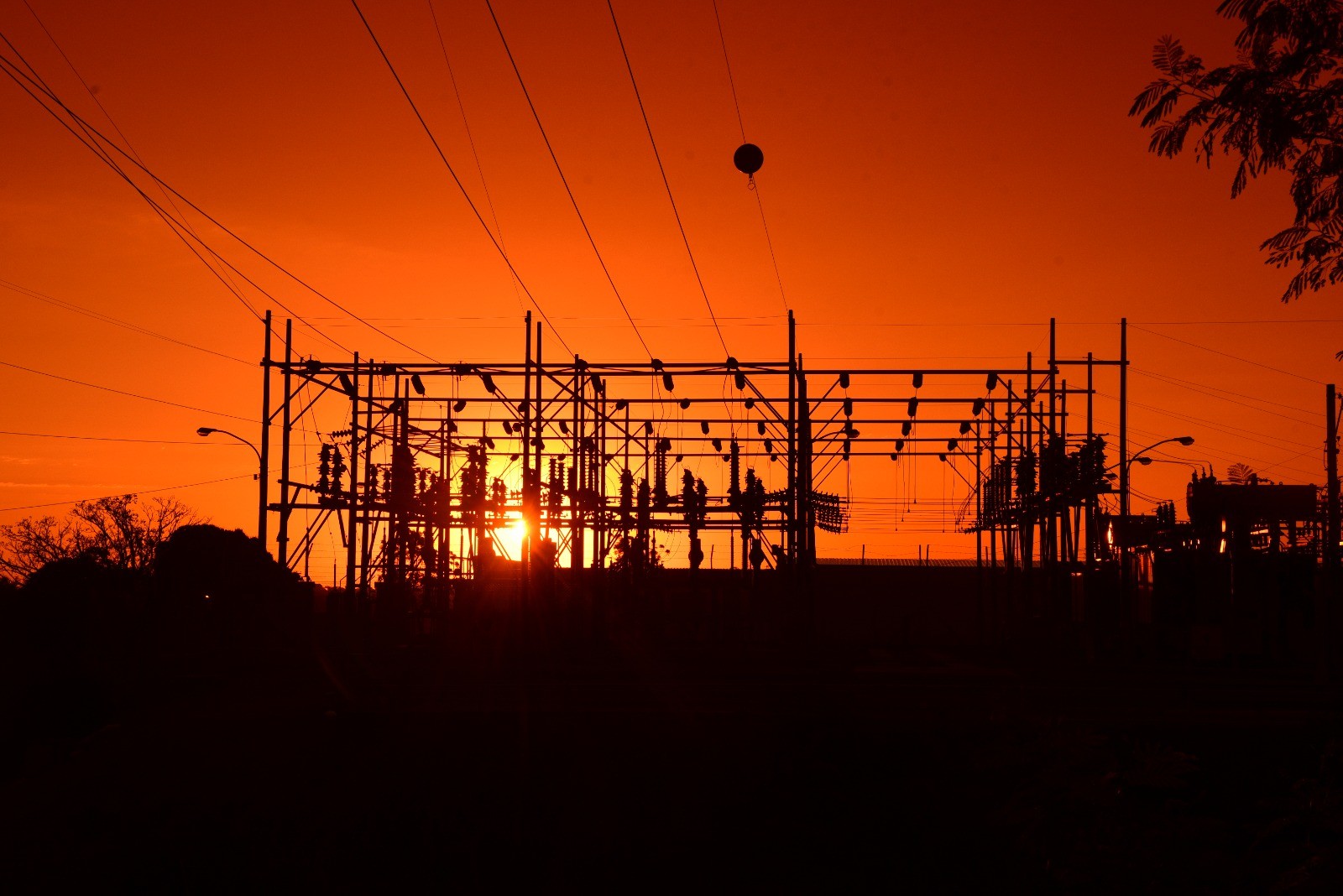 Redução de quase 10% na tarifa de energia elétrica afeta 400 mil consumidores da região; veja a lista de cidades