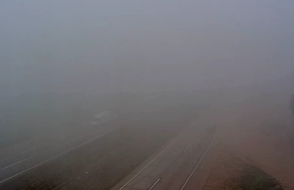 Forte neblina reduz visibilidade de motoristas na Serra de São Vicente — Foto: Nova Rota do Oeste