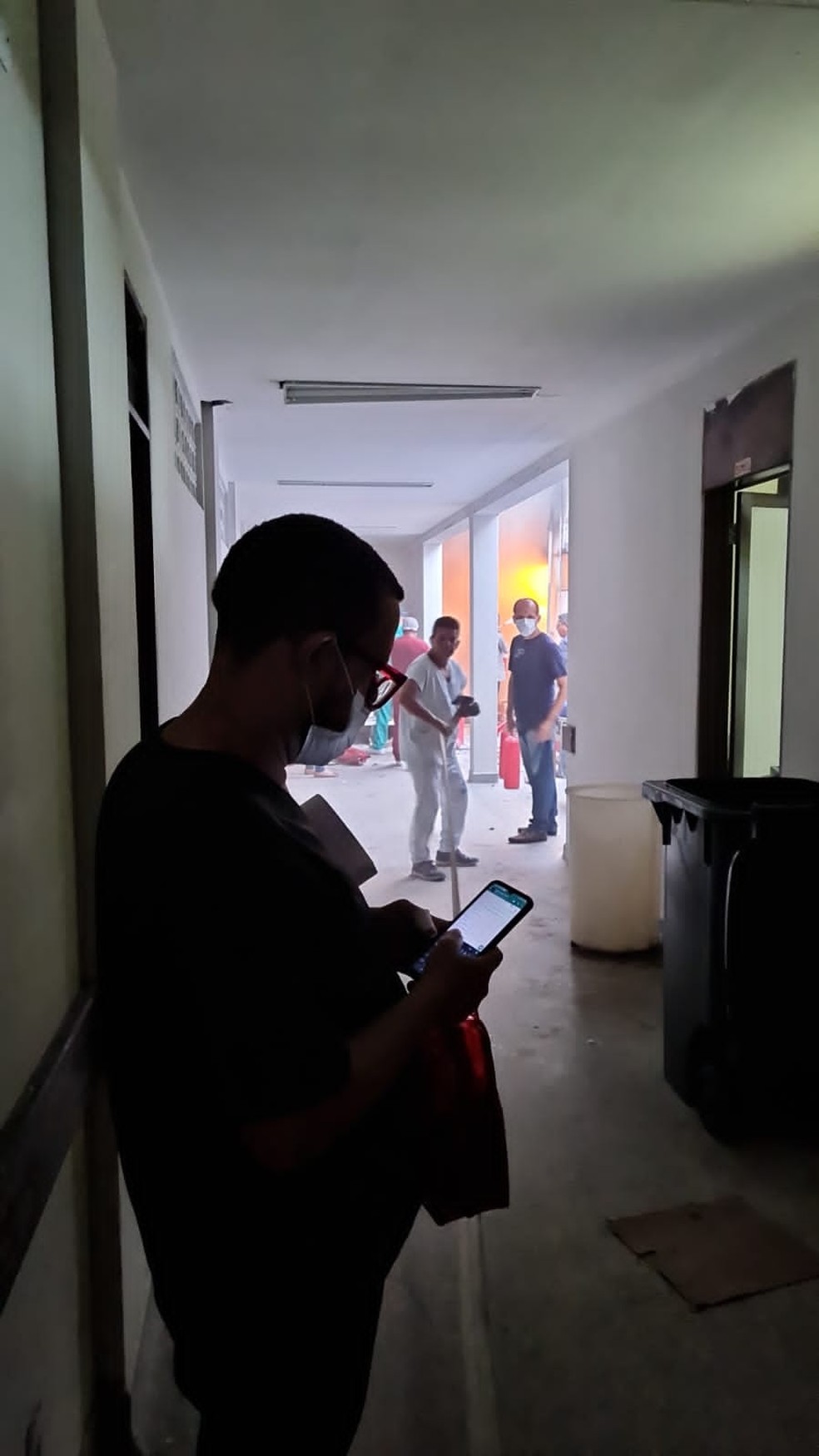 Pacientes e funcionários precisaram ser realocados após incêndio no Trauminha — Foto: Reprodução/TV Cabo Branco