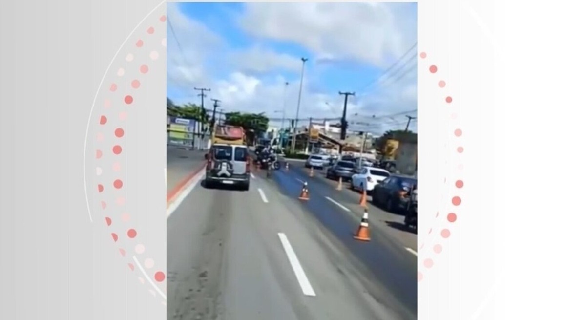 Motociclista e garupa ficam feridos após moto deslizar em poça de óleo em Maceió