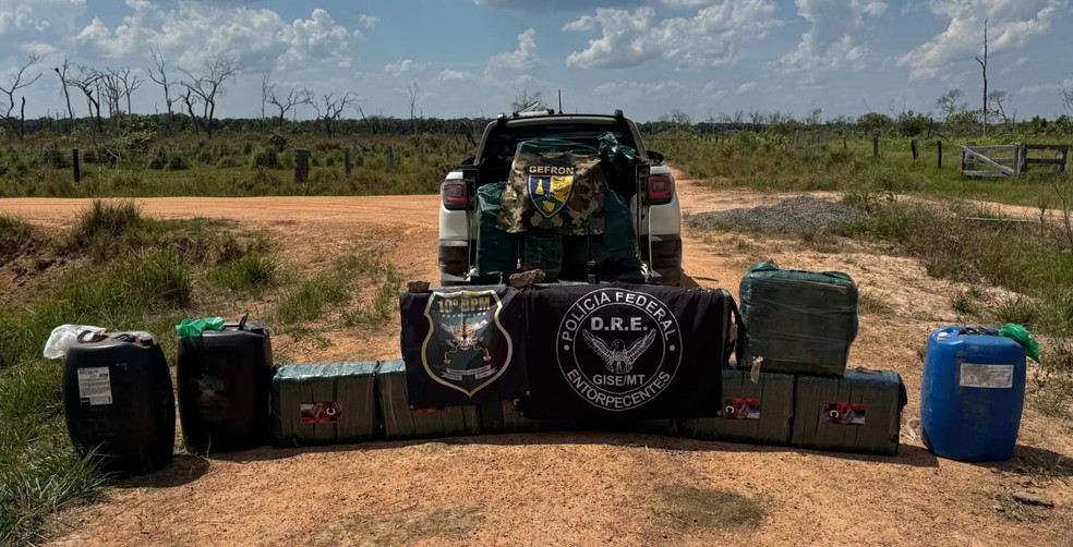 Polícia apreende meia tonelada de drogas — Foto: PM